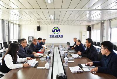 農(nóng)高區(qū)黨工委委員、管委會(huì)副主任曹永湖到俊源石油走訪(fǎng)